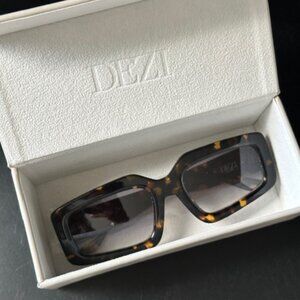 Dezi - Read the Room Sunglasses